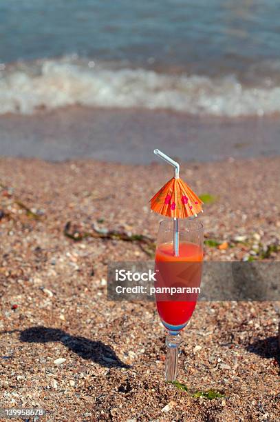 Коктейль На Пляже — стоковые фотографии и другие картинки Алкоголь - напиток - Алкоголь - напиток, Апельсин, Апельсиновый сок