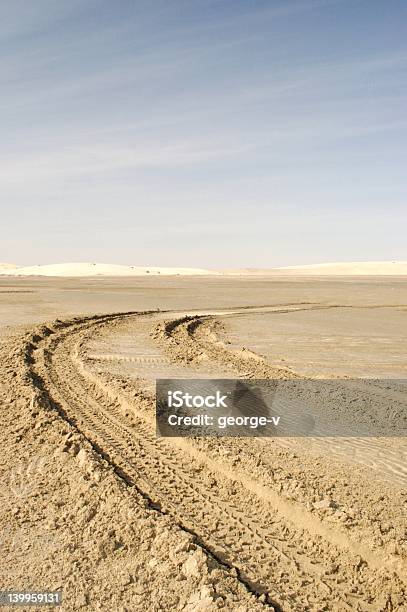 Wüste Titel Stockfoto und mehr Bilder von Ausgedörrt - Ausgedörrt, Auto, Fahren
