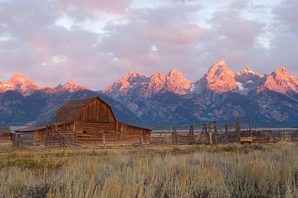 istock Sunrise on the Grand Tetons 139959433