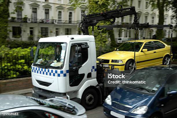 Problemas De Estacionamento - Fotografias de stock e mais imagens de Acidentes e Desastres - Acidentes e Desastres, Carro, Amarelo