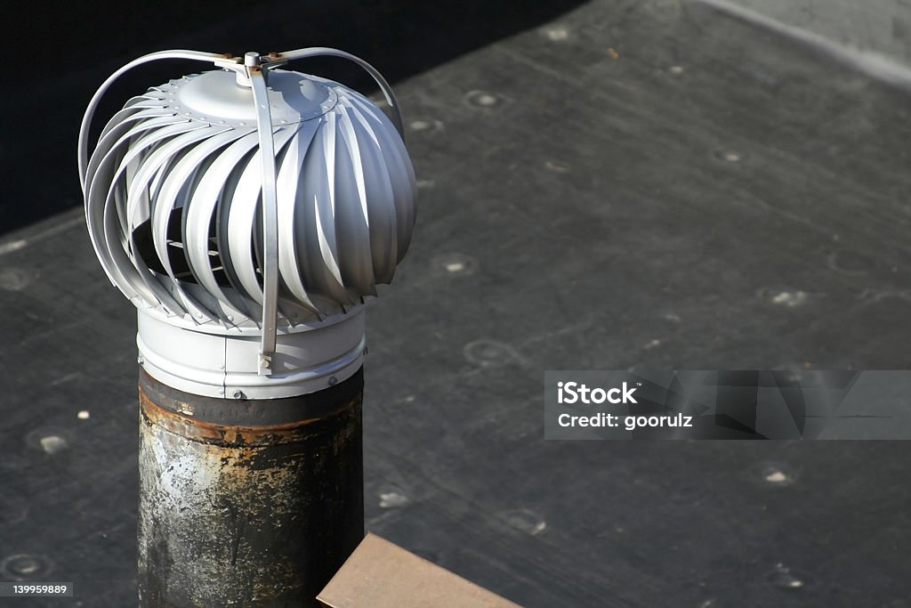 Turbina de aire en el último piso - Foto de stock de Bomba de aire libre de derechos