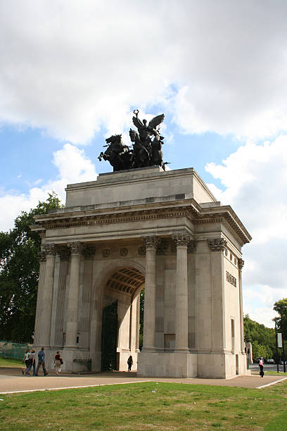 istock Wellington Arch Hyde Park Corner London 139960347