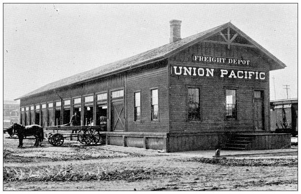 1898年、カンザス州ローレンスのアンティーク写真:ユニオン・パシフィック・フレイト・デポ - union pacific railway点のイラスト素材／クリップアート素材／マンガ素材／アイコン素材