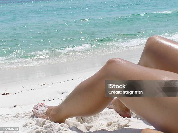 Apanhar Sol - Fotografias de stock e mais imagens de Adulto - Adulto, Ao Ar Livre, Areia