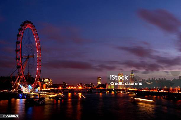 Foto de Vistas Para O Rio Tâmisa À Noite 21111 e mais fotos de stock de Ambiente - All Vocabulary - Ambiente - All Vocabulary, Capitais internacionais, Casas do Parlamento - Cidade de Westminster