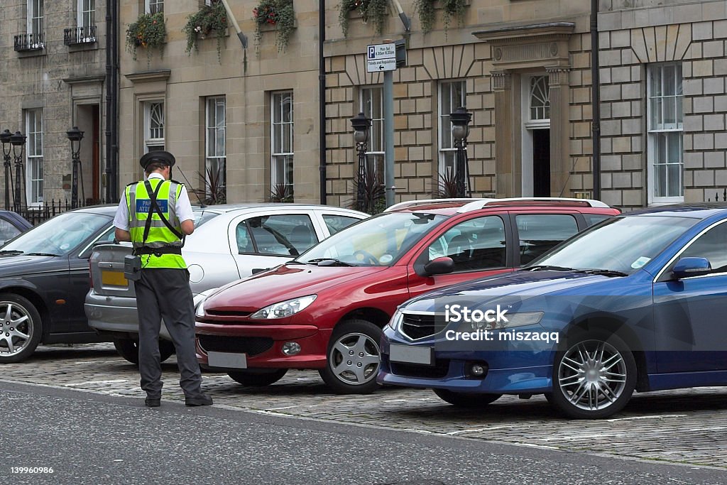 Empregado de Parque de estacionamento, Guarda de Trânsito, como Bilhete belas mandato - Royalty-free Guarda de Trânsito - Transporte Foto de stock