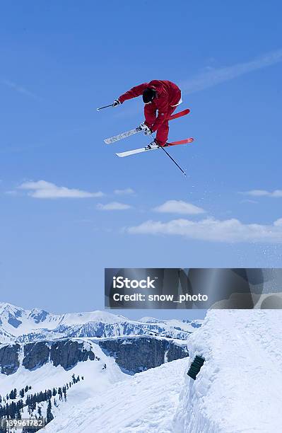 Foto de Em O Azul e mais fotos de stock de Adolescente - Adolescente, Adolescência, Agarrar