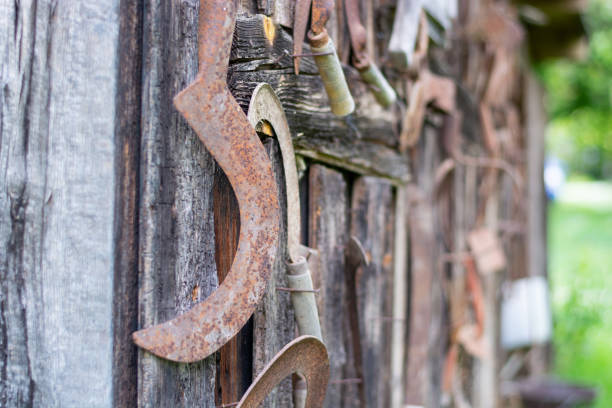 istock Old gardening tools hanging on the barn wall 1399625192