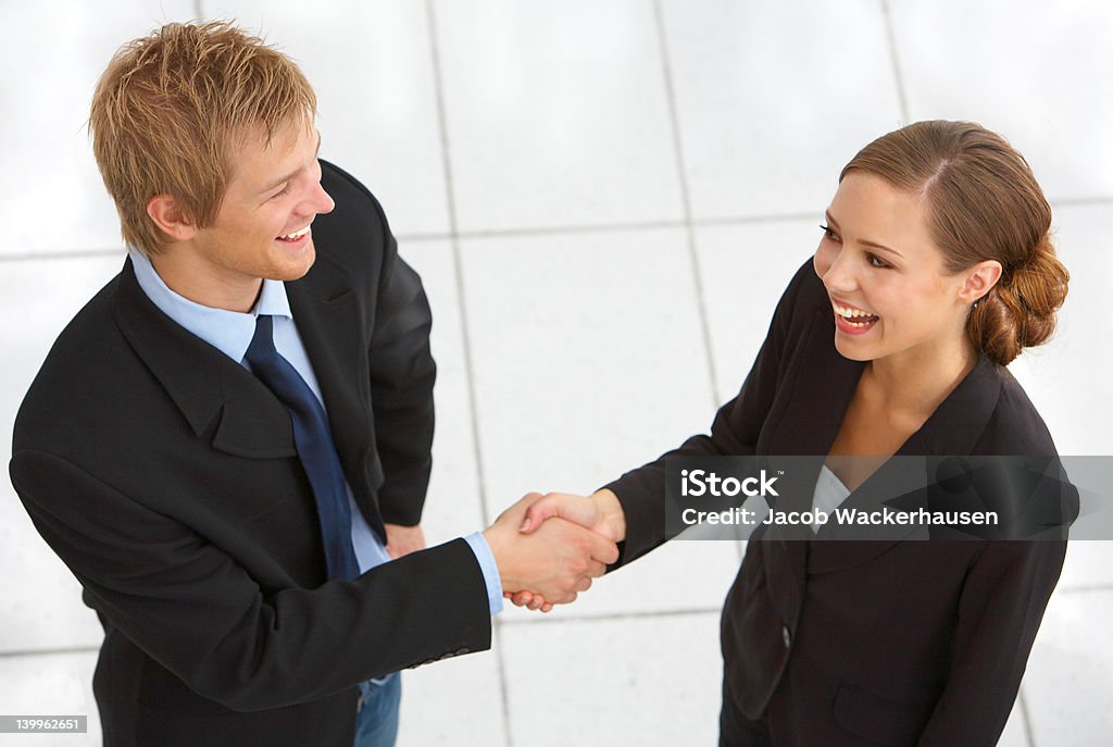 Empresários agitando as mãos. - Royalty-free Acordo Foto de stock