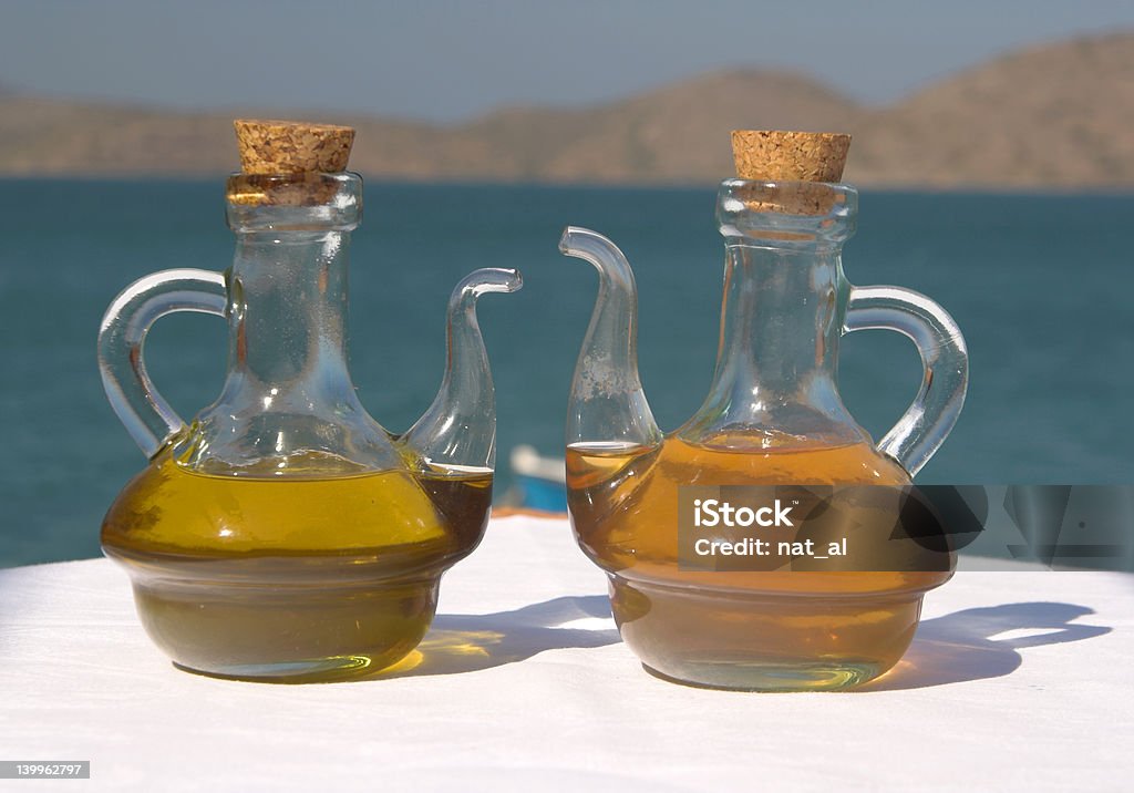 Оливковое масло и уксус - Стоковые фото Бутылка роялти-фри