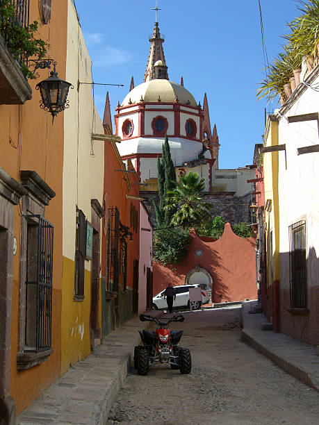 istock Narrow City Street 139962890
