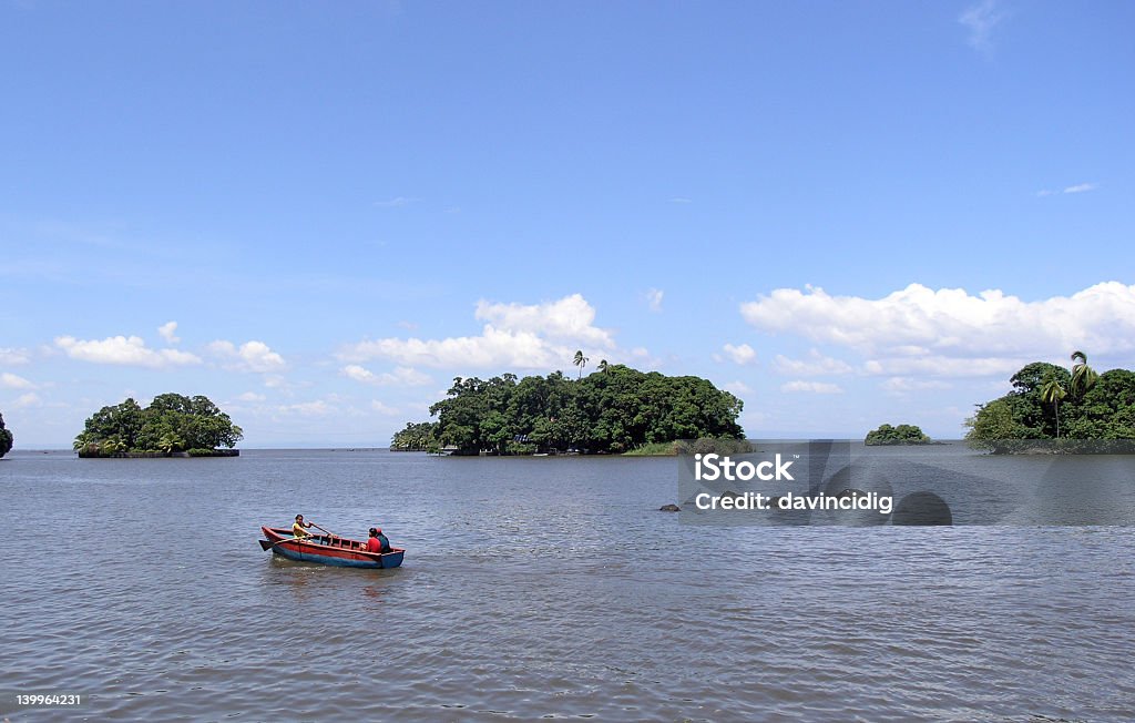 Fila de botes en el lago y - Foto de stock de Nicaragua libre de derechos