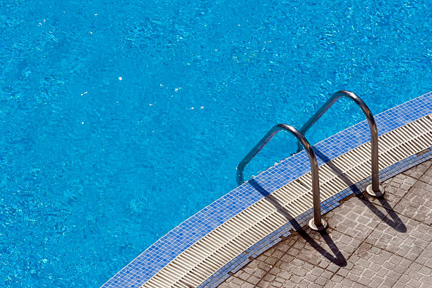 Passos no hotel Piscina - fotografia de stock