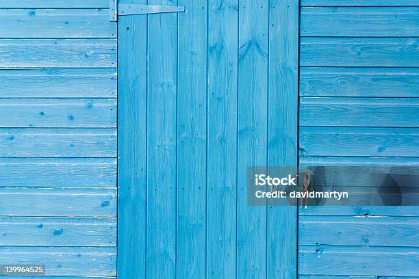 Blaue Schuppen Tür Stockfoto und mehr Bilder von Agrarbetrieb - Agrarbetrieb, Alt, Arbeiten