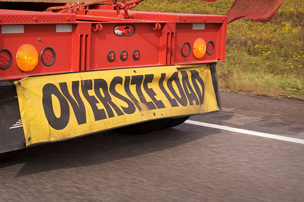 oversize load - yüklenmek stok fotoğraflar ve resimler