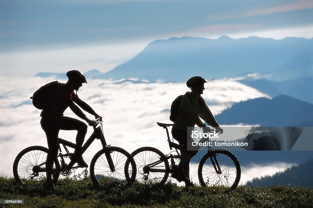 두 mountainbikers - 로열티 프리 2명 스톡 사진