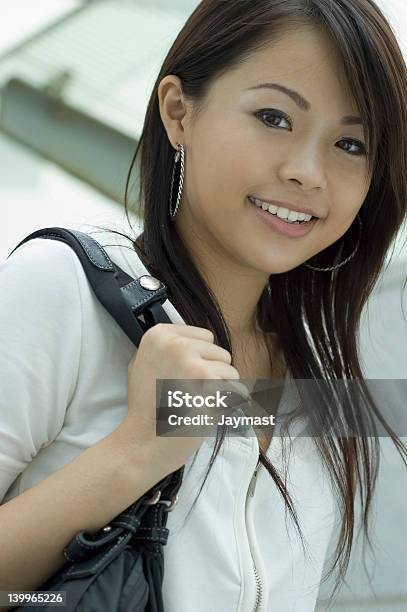 Asian Dziewczyna - zdjęcia stockowe i więcej obrazów 20-24 lata - 20-24 lata, Adolescencja, Azjaci