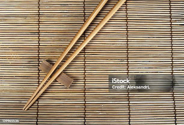 箸に竹のマット - アジア大陸のストックフォトや画像を多数ご用意 - アジア大陸, キッチン用品, ランチョンマット
