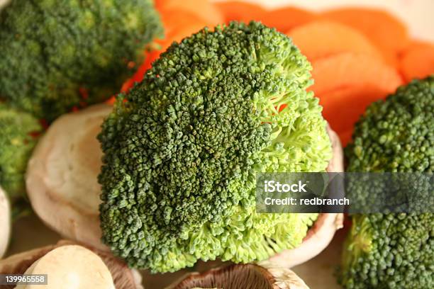Produtos Hortícolasbrócolo - Fotografias de stock e mais imagens de Agricultura - Agricultura, Alimentação Não-saudável, Alimentação Saudável