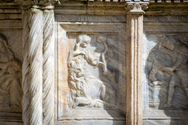 istock Maggiore fountain detail, Perugia. Color image 1399664151
