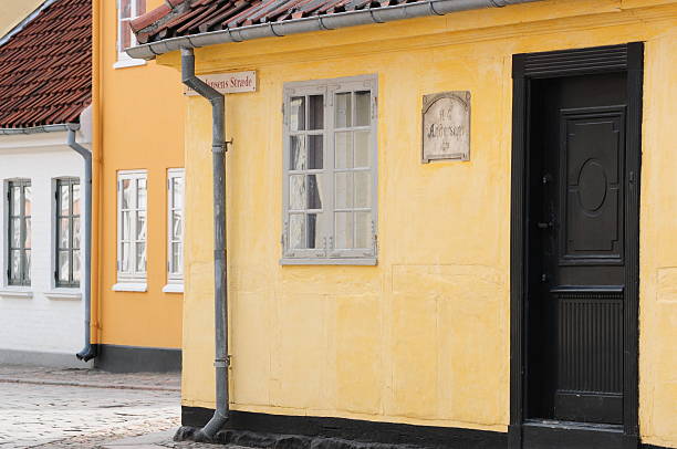 a casa de hans christian andersen famoso contos de fadas escritor - hans christian andersen imagens e fotografias de stock