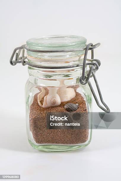 Strand In Einem Gefäß Stockfoto und mehr Bilder von Einmachglas - Einmachglas, Muschelgehäuse, Sandig