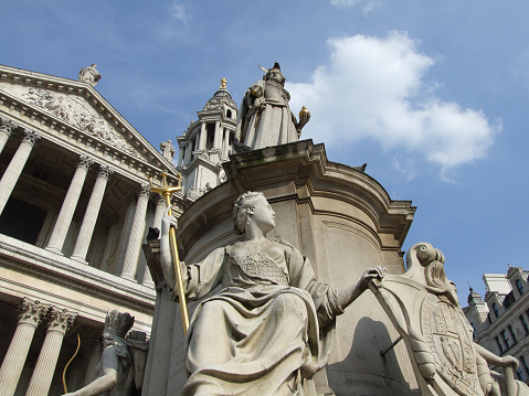 Monument to Queen Anne on the west side of St. Paul Cathedral