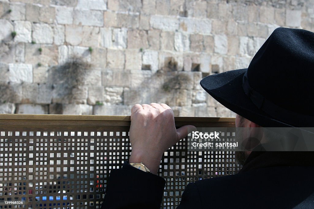 Mann an der westlichen Mauer in Jerusalem, israel - Lizenzfrei Alt Stock-Foto