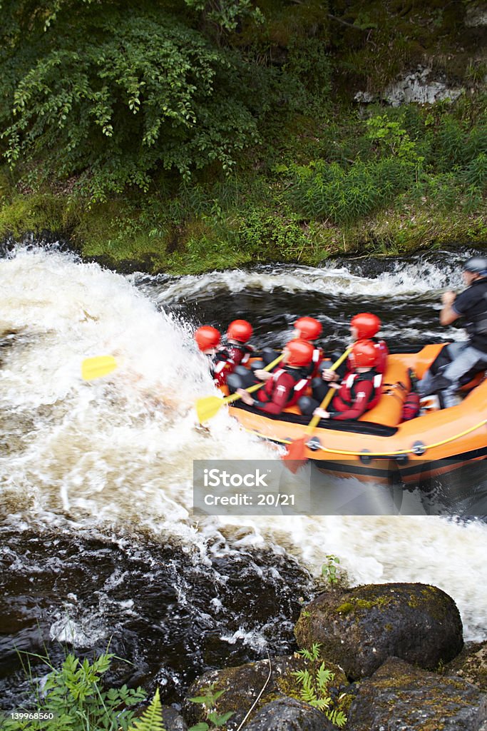 Rafting sulle rapide - Foto stock royalty-free di Rafting sulle rapide