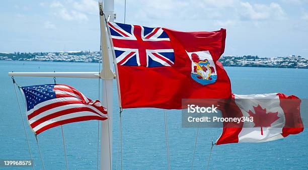 Agita Banderas Foto de stock y más banco de imágenes de Canadá - Canadá, Tratado de paz, Reino Unido