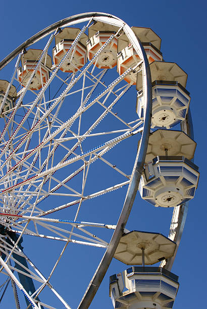 noria - amusement park ride seesaw seat carnival fotografías e imágenes de stock