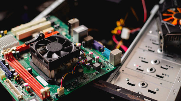 istock Check for symptoms of a computer, not turning 1399692923