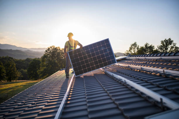 istock Installing solar panels on the rooftop of a house. 1399694328