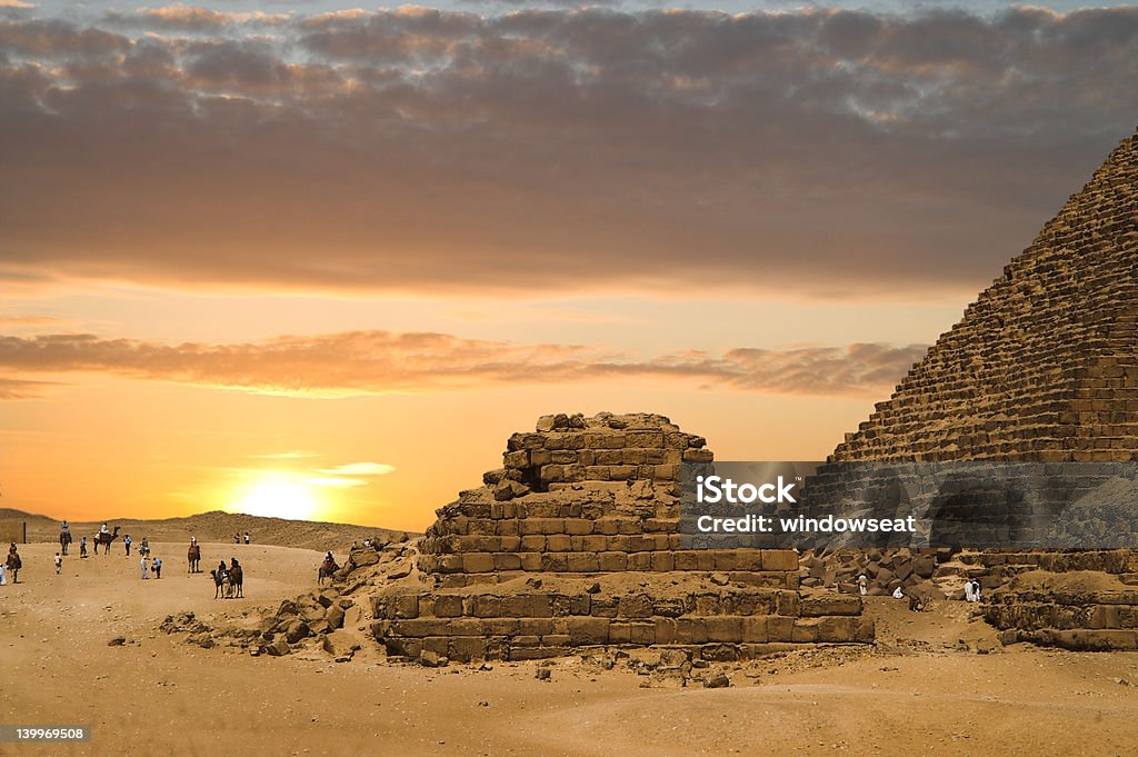 Sonnenuntergang in giza pyramids - Lizenzfrei Alt Stock-Foto