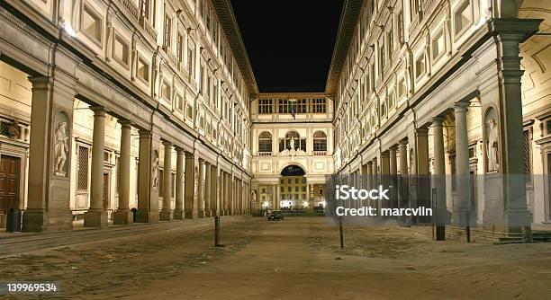 Photo libre de droit de Offices Vue De Nuit banque d'images et plus d'images libres de droit de Musée des Offices - Musée des Offices, Florence - Toscane, Allumer