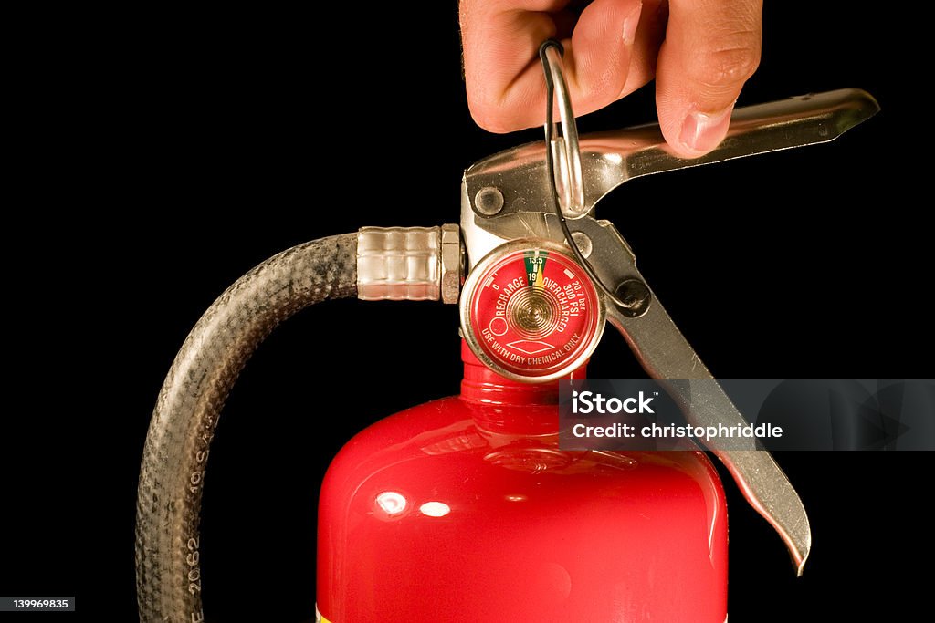 Puxando o Pin - Foto de stock de Extintor de Incêndio royalty-free