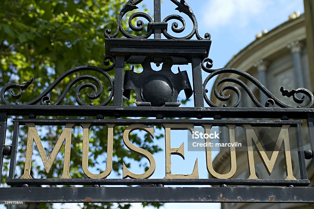 Visite el museo - Foto de stock de Museo libre de derechos