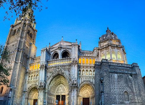 Catedral de Toledo por la noche. photo
