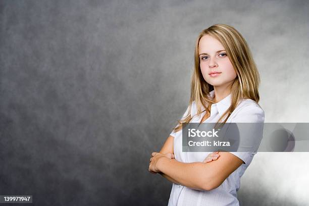 Giovane Ragazza - Fotografie stock e altre immagini di Adolescente - Adolescente, Adulto, Ambientazione tranquilla