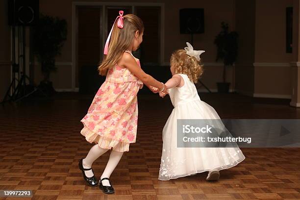 Photo libre de droit de Filles De Danse banque d'images et plus d'images libres de droit de Danser - Danser, Mariage, Enfant