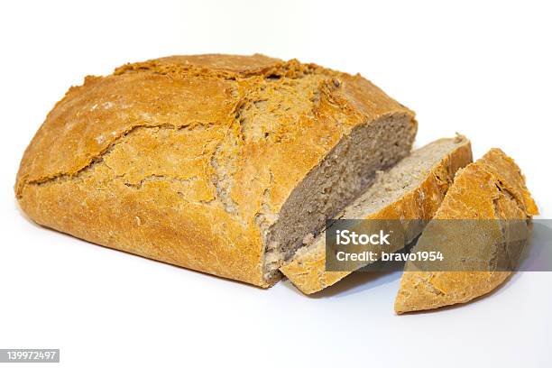 Pan De Trigo Entero Foto de stock y más banco de imágenes de Alimento - Alimento, Barra de pan, Carbohidrato