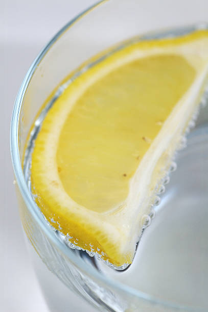istock Yellow Lemon Wedge in Mineral Water 139972544