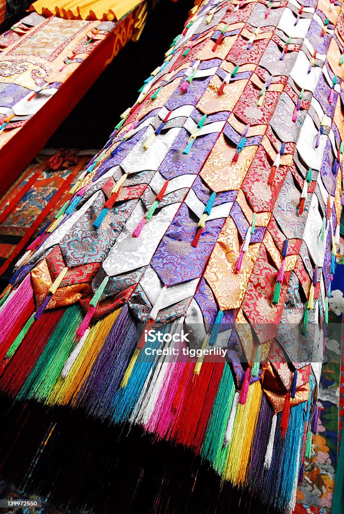 Colgantes coloridas bordado en templo - Foto de stock de Adorador libre de derechos