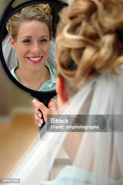 Vorbereitung Für Die Braut Stockfoto und mehr Bilder von Attraktive Frau - Attraktive Frau, Besorgt, Besorgtheit