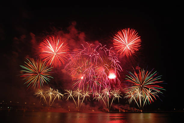 Fogos de artifício em Marina Bay, o Singapore - foto de acervo