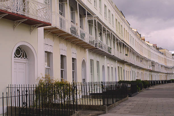 istock Georgian Crescent in Bristol at Dusk 139973206