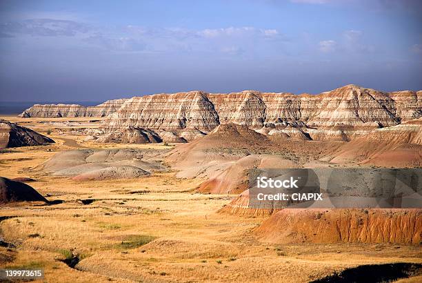 Badlands - Fotografias de stock e mais imagens de Parque Nacional de Badlands - Parque Nacional de Badlands, Aberto, Ao Ar Livre