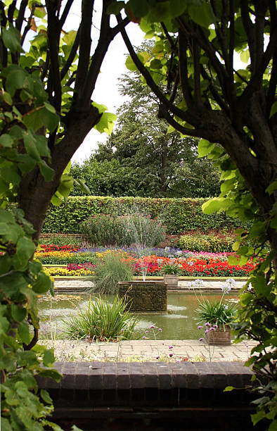 formale giardino inglese - hyde street foto e immagini stock