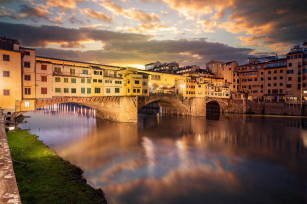 Florence, Italy at the Ponte Vecchio Bridge crossing the Arno River Florence, Italy at the Ponte Vecchio Bridge crossing the Arno River at twilight. arno photography stock pictures, royalty-free photos & images