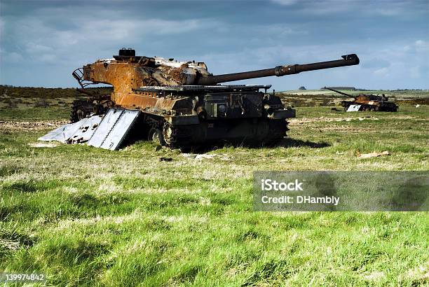 Distrutti Canotte Pianura Di Salisbury - Fotografie stock e altre immagini di Abbandonato - Abbandonato, Arrugginito, Carro armato